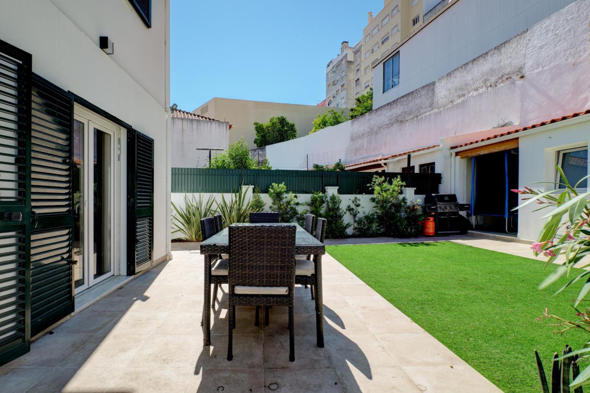 Comfortable Town House In Quiet Area By Lovelystay Lissabon Exterior foto